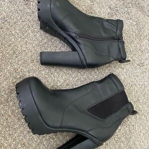 Nine West Black Leather Heels - Size 8